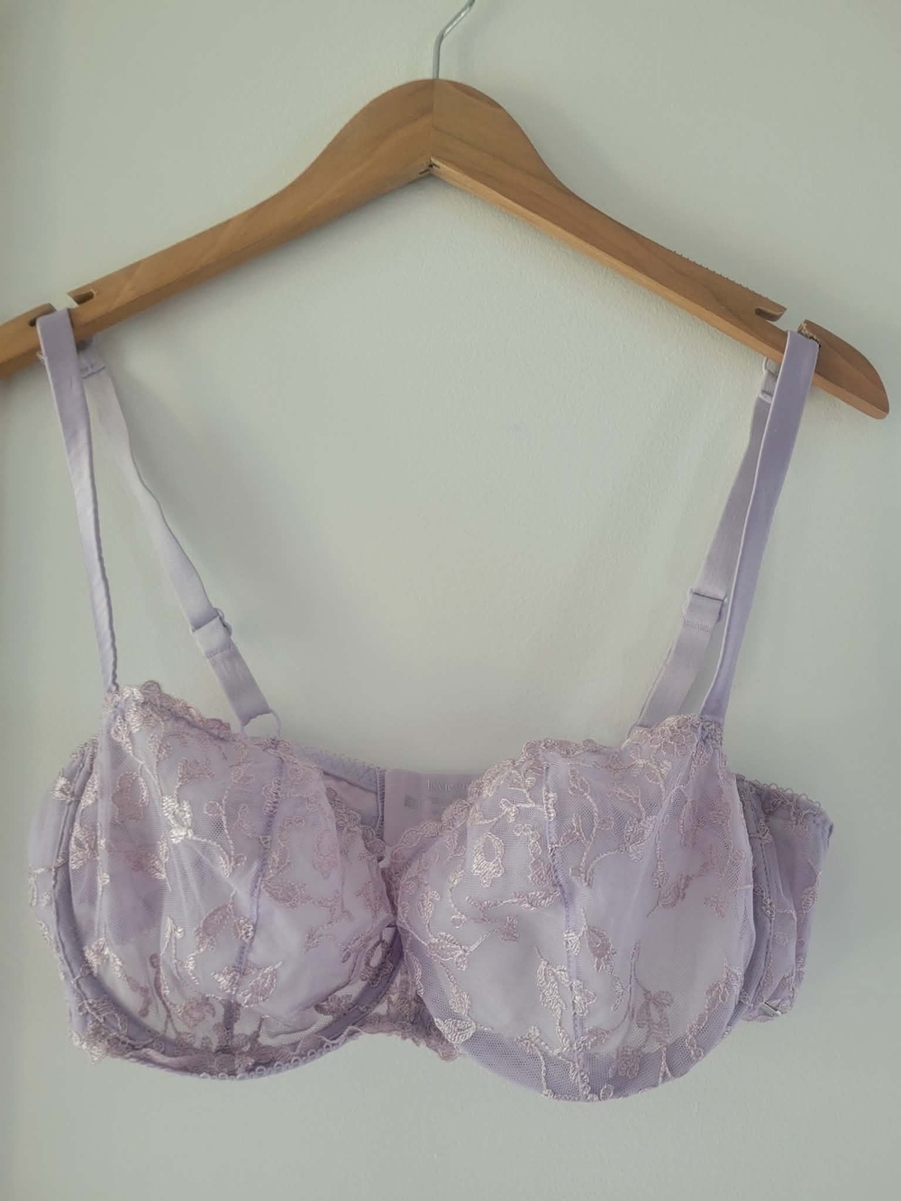 La Vie En Rose Lavender Lace Underwire Bra